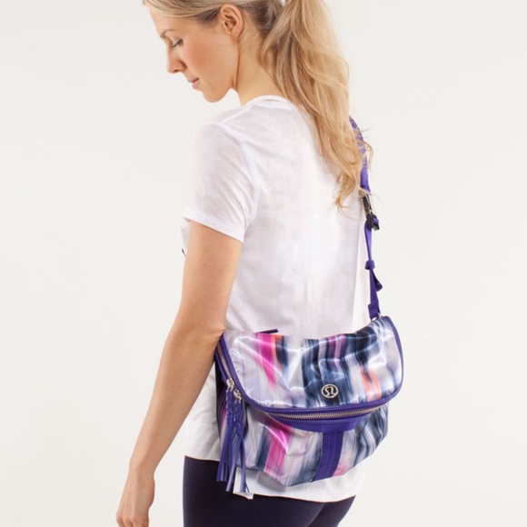 🦄🦄Lululemon Good Fortune Bag - Picture 6 of 16